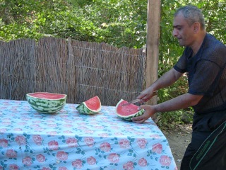 how to cut a watermelon...